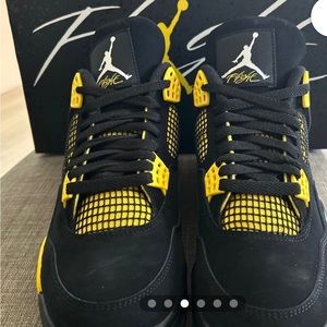 Jordan 4 Retro Thunder